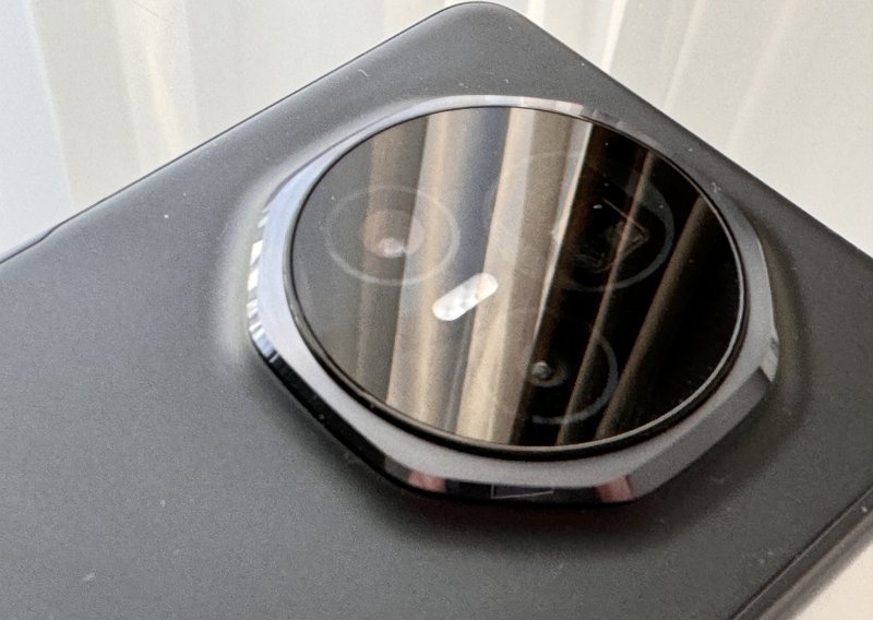Mislite da je kamera na vašem smartfonu loša? Možda je samo prljava