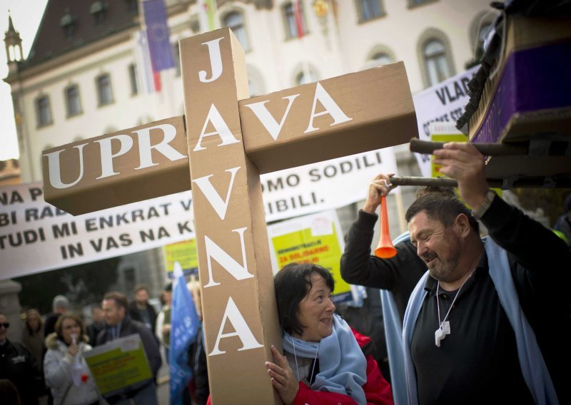 Na Dan državnosti Slovenci razočarani - državom