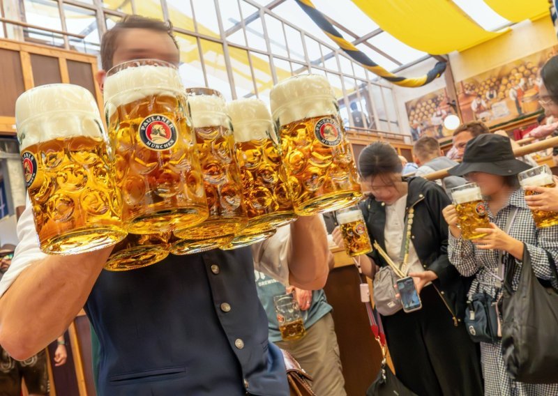 Nove tradicije na Oktoberfestu: Umjesto novčanika treba pripremiti kartice