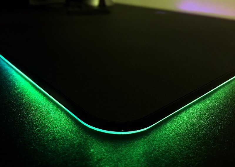 Razer Firefly - podloga za miš za koju vam treba USB!