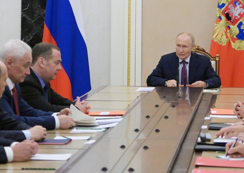 Putin mijenja nuklearnu doktrinu: Svi koji podrže napad na Rusiju...