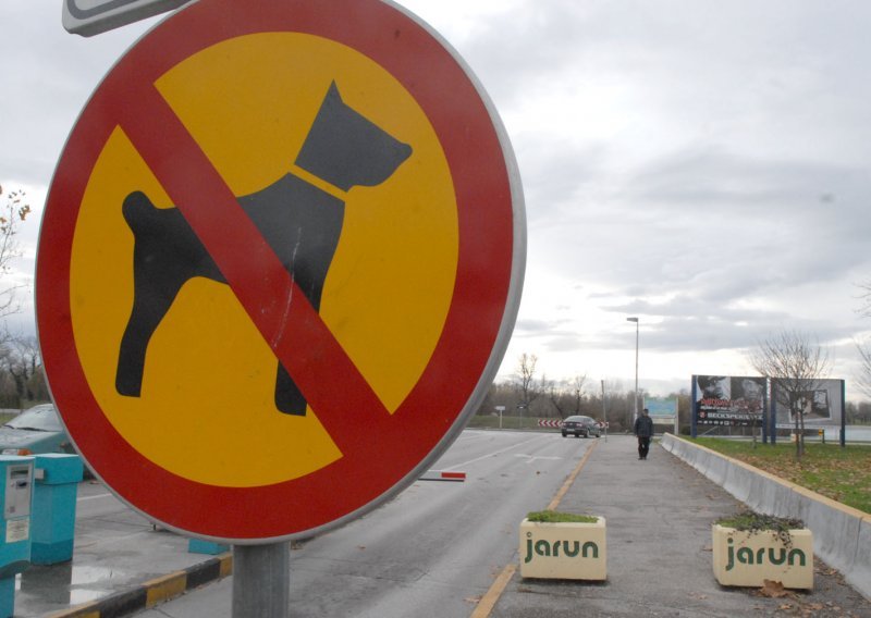 Nitko ne poštuje zabranu pristupa za pse na Jarunu