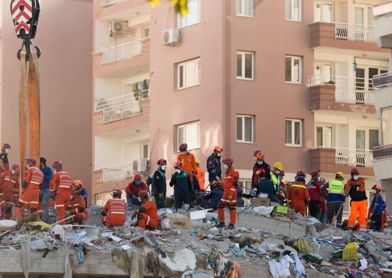 Turski građevinar osuđen na doživotni zatvor nakon urušavanja zgrade u potresu
