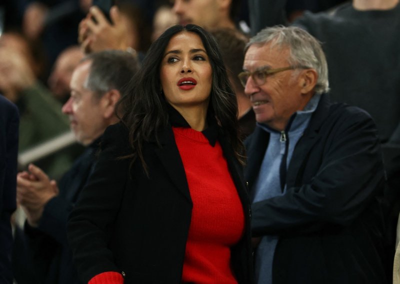 Nogomet je pao u drugi plan: Navijači zanijemili kada je na tribine stigla Salma Hayek