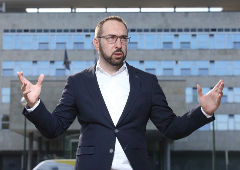 Tomašević diže plaće radnicima Gradske uprave, ali ne svima. Evo koliko