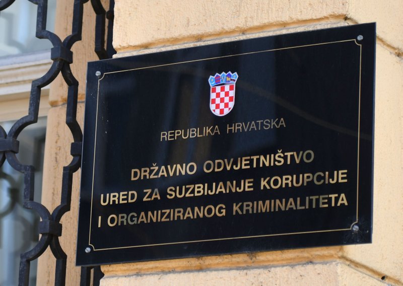 Pod istragom Uskoka: Preprodajom 9,6 tona duhana i 2420 šteka cigareta zaradili 254 tisuća eura
