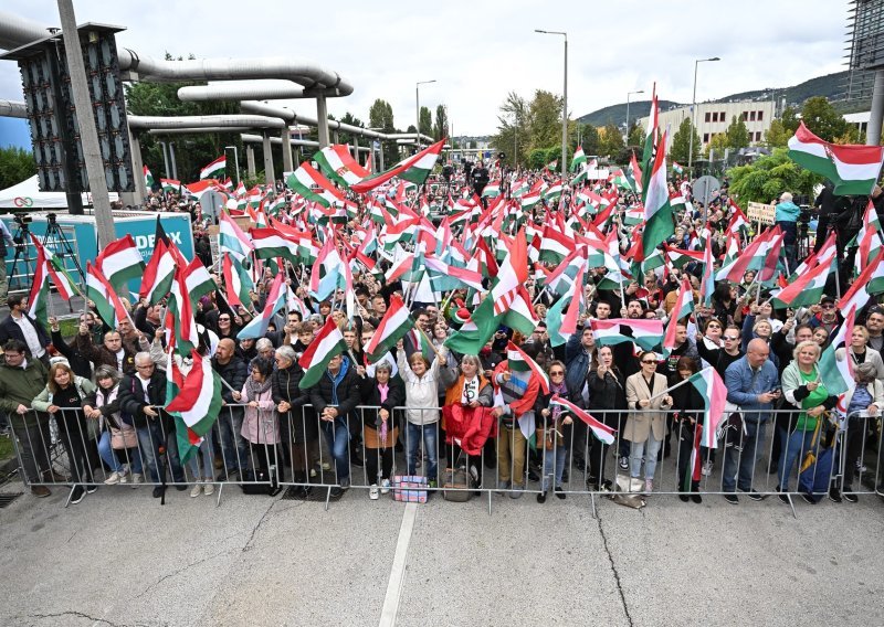 U Mađarskoj tisuće prosvjednika traže prekid 'propagande' državnih medija