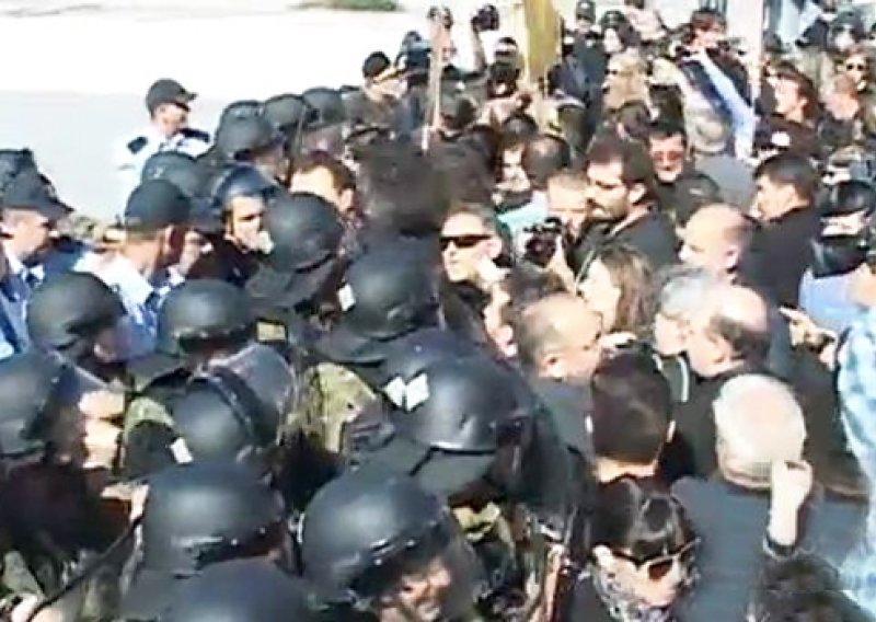 Policija spriječila prosvjed makedonskih novinara