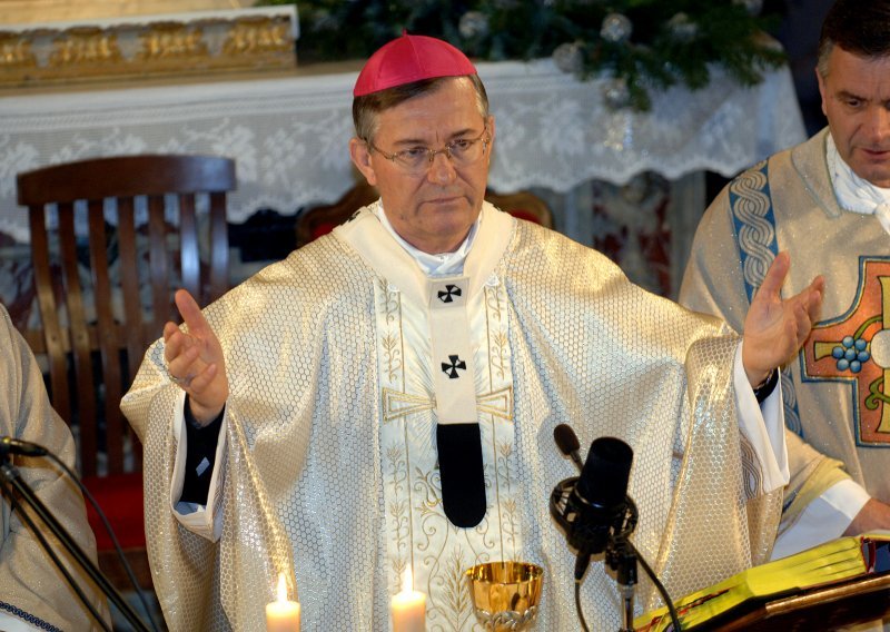 Biskup Barišić kritizirao nepotizam i političku podobnost