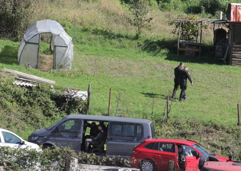 Stravičan zločin u BiH: Majka čekićem ubila kćer, policija je traži