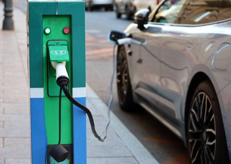 Poticaje za električna vozila dobit će samo neki: Iz Fonda objasnili zašto