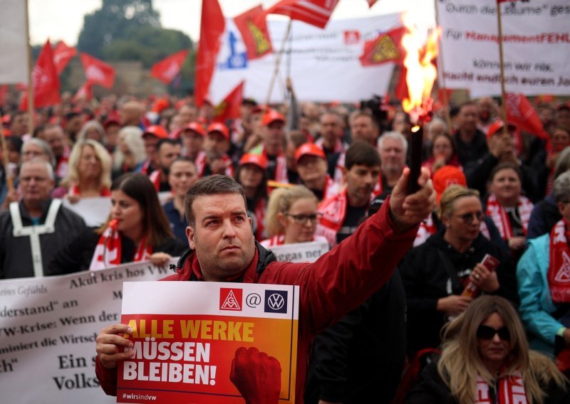 Vodeća ekonomija strahuje od BiH scenarija: 'Doći će do poskupljenja i bankrota'