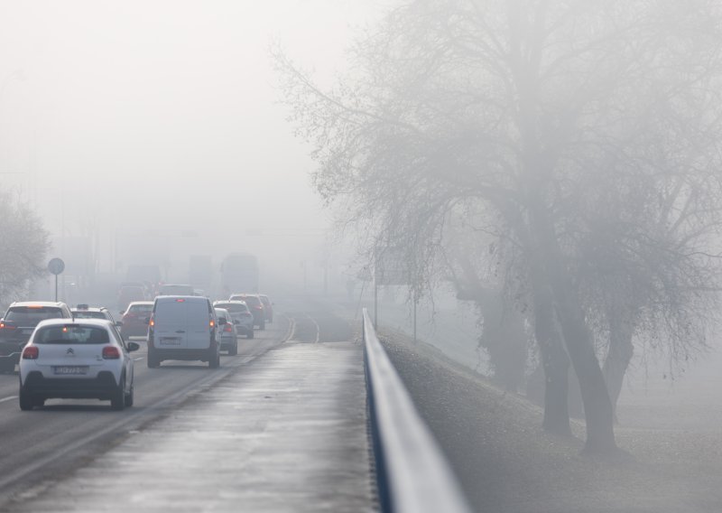 Zbog nesreće u Gorskom kotaru na A6 se vozi jednim trakom: Gusta magla na cestama