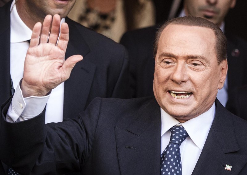 Berlusconi je umro, ali suđenje za 'bunga-bunga' mito ide dalje