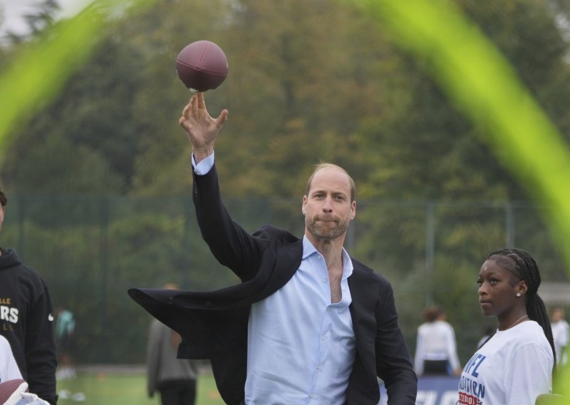 Princ William u elegantnom odijelu pokazao koliko je vješt s loptom