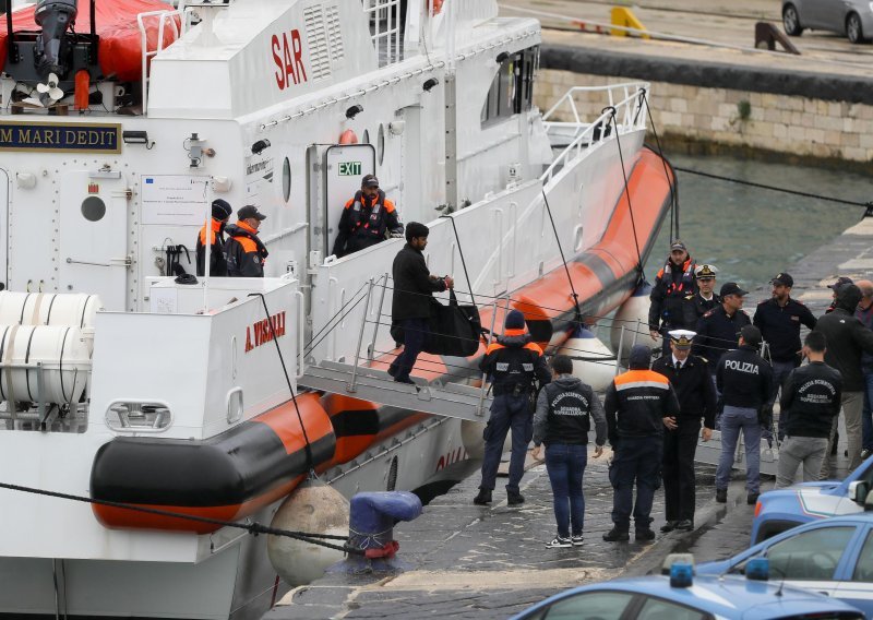 59 migranata spašeno u moru kod Lampeduse, četvero nisu mogli spasiti