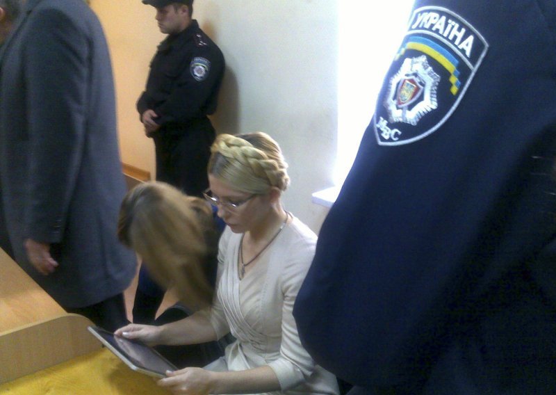 Ljutita Timošenko snimljena u zatvorskom krevetu