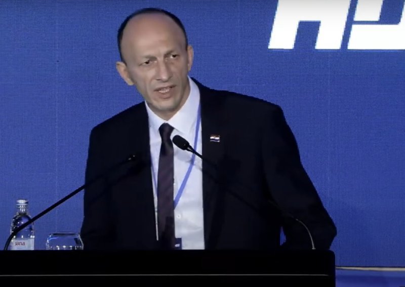 HDZ-ovac pobjedu posvetio braniteljima: 'Nikad vas sokolovi ovi iznevjeriti neće'
