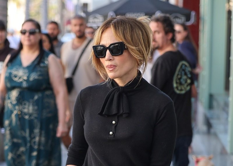 J.Lo izgleda nevjerojatno dobro, a zbog ovih balerinki odbacila je omiljene visoke potpetice