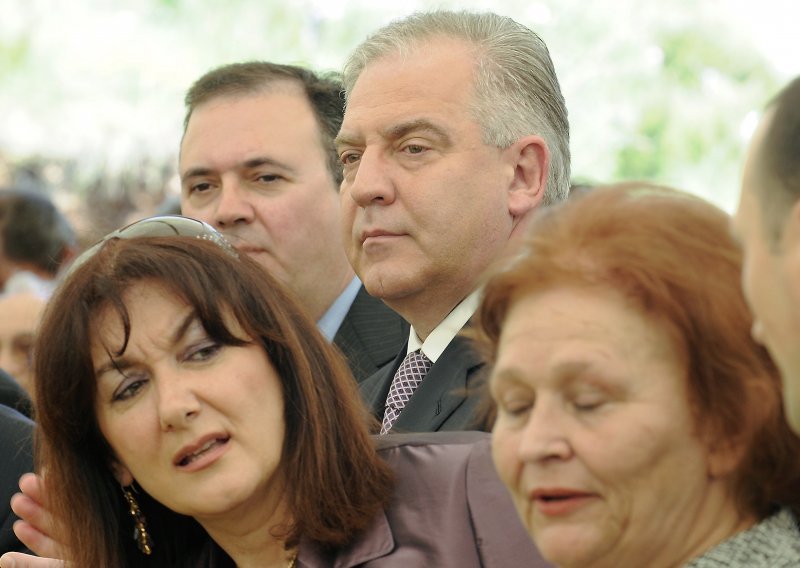 Nogu dobile tri Sanaderove tajnice