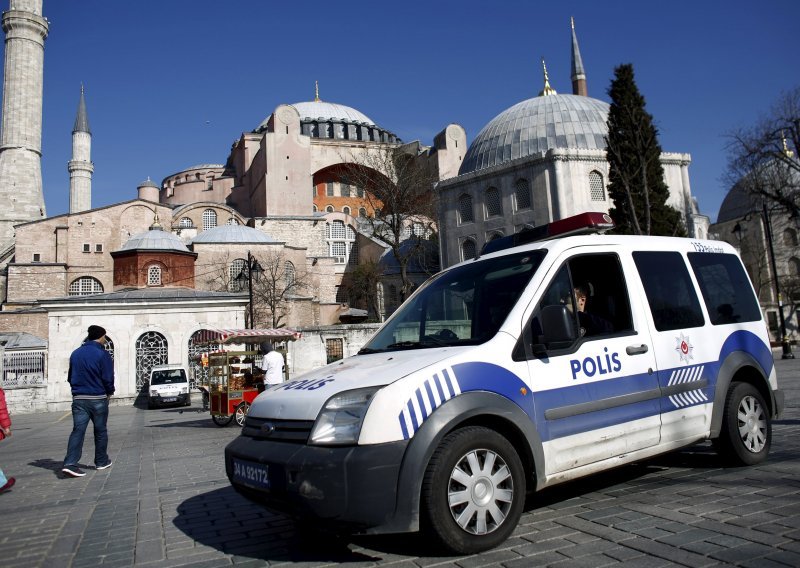 Dvije žene napale policijsku postaju u Turskoj