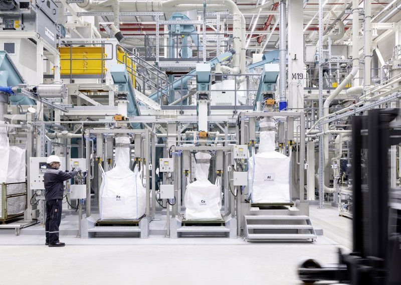 Mercedes otvorio tvornicu za recikliranje: Materijal za 50.000 novih baterijskih modula godišnje
