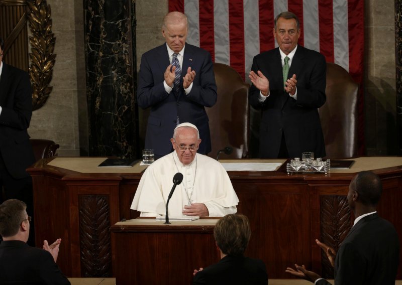 Papa nije dao bezuvjetnu podršku američkoj matičarki koja nije vjenčala istospolni par