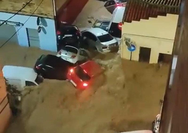 Meteorološki fenomen izazvao kaos u Španjolskoj: Bujice nosile automobile, ima nestalih