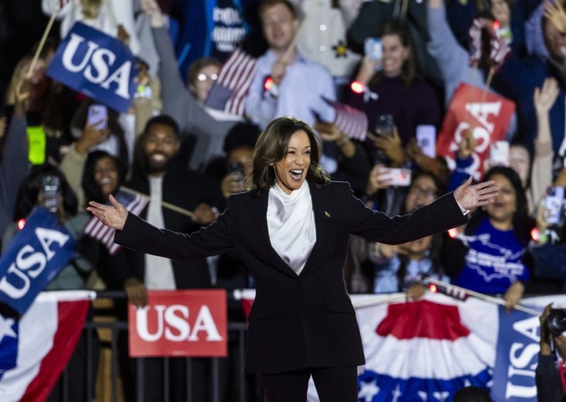 Kamala Harris žestoko 'oprala' Trumpa u zadnjem govoru uoči izbora