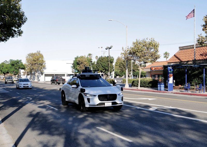 Tvrtka za robotaksije Waymo dobila odobrenje za širenje oko San Francisca
