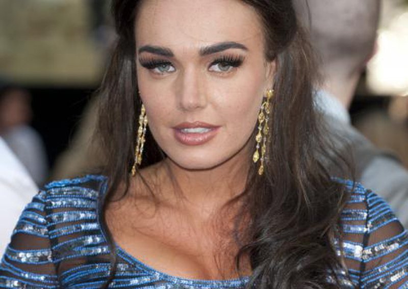 Tamara Ecclestone isfurala divovske trepavice