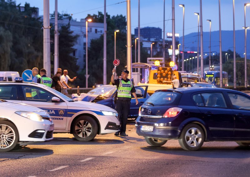 Golema gužva na velikom zagrebačkom raskrižju: Tri automobila rasturena u sudaru