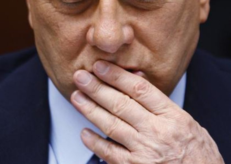 Silvio Berlusconi: Italia i basta!
