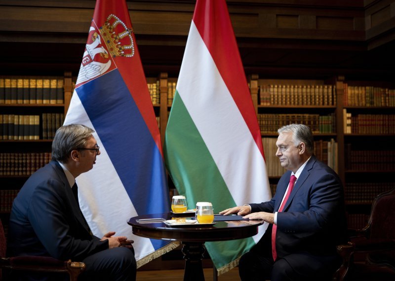 Režimski medij u Srbiji najavljuje 'bombu': Vučić i Orban pregovaraju o vojnom savezu