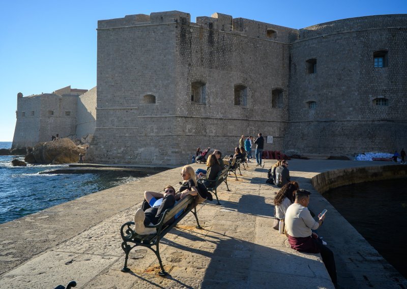U unutrašnjosti Hrvatske oblačno, na Jadranu pretežno sunčano