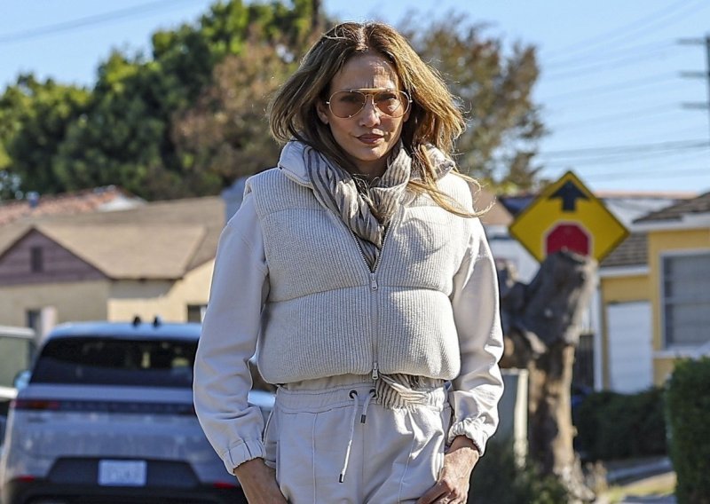 Jennifer Lopez u ležernom izdanju, a pažnju su privukle udobne gležnjače