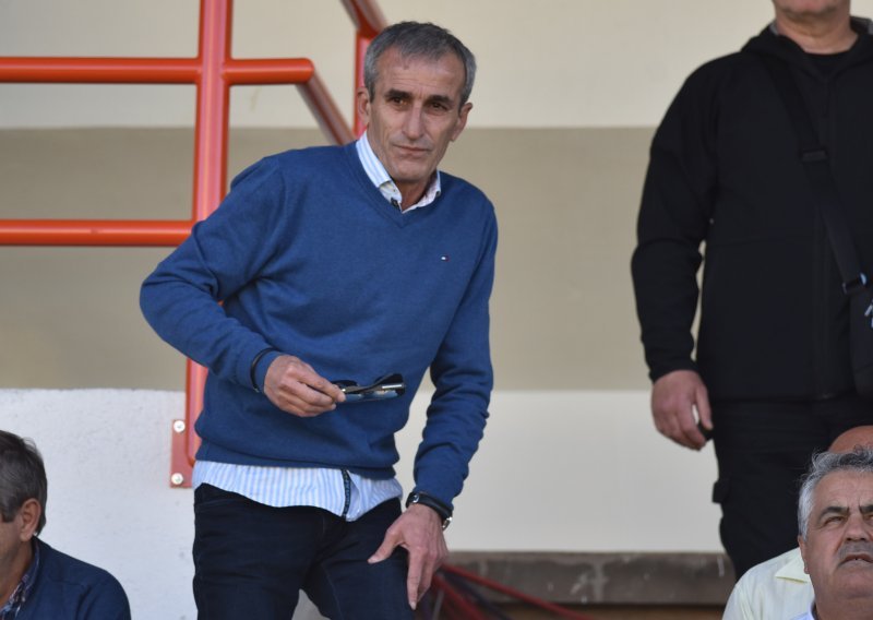 Prvi su na tablici i na korak od SHNL-a; nezadovoljna uprava kluba potjerala trenera