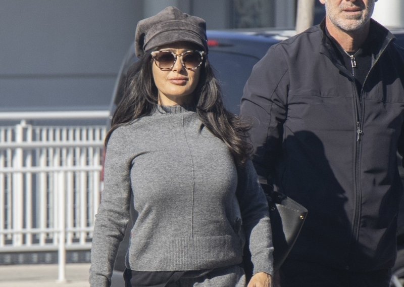 Casual look: Salma Hayek u modnoj kombinaciji u kakvoj je rijetko viđamo