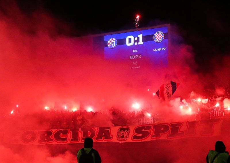 Torcida stiže na Hajdukov trening; u poruci je izvrijeđala Dinamo i poslala poruku igračima