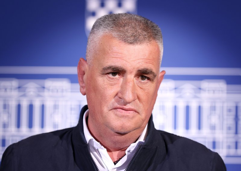 Bulj o izboru ustavnih sudaca, citirao Gibonnija: 'Sve po potribi, kako se namisti'