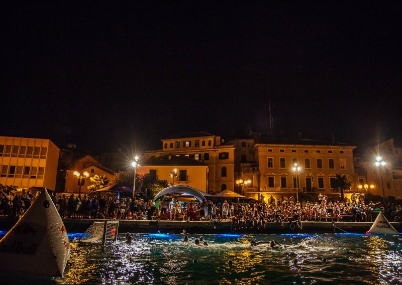 Na šibenskoj rivi ludnica, Sinkovići i Petković uživali u vaterpolo haklovima