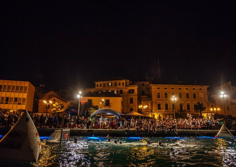 Na šibenskoj rivi ludnica, Sinkovići i Petković uživali u vaterpolo haklovima