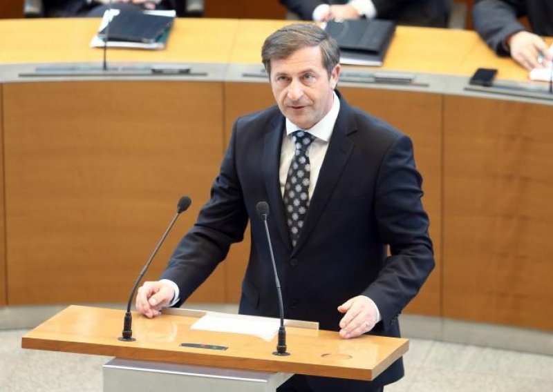 Erjavec: 'Hrvatska ministrica obmanjuje javnost, 1991. nismo imali potvrđenu granicu'