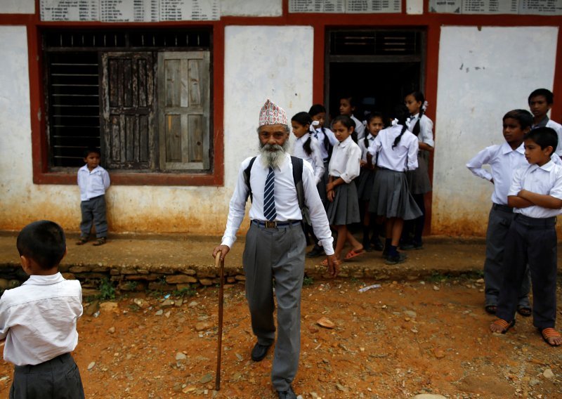 Djedica u Nepalu tugu liječi školovanjem