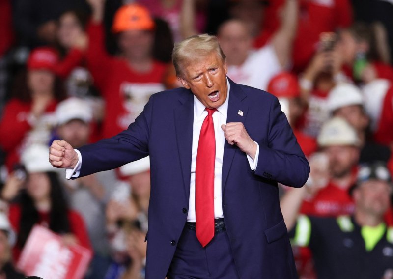 Trump zaprijetio EU: Ako ne budete kupovali američku naftu i plin, znate što slijedi