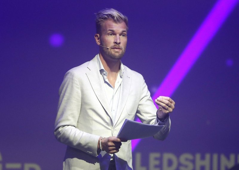 Suprug Blanke Vlašić rođendan proslavio u društvu atraktivne plavuše