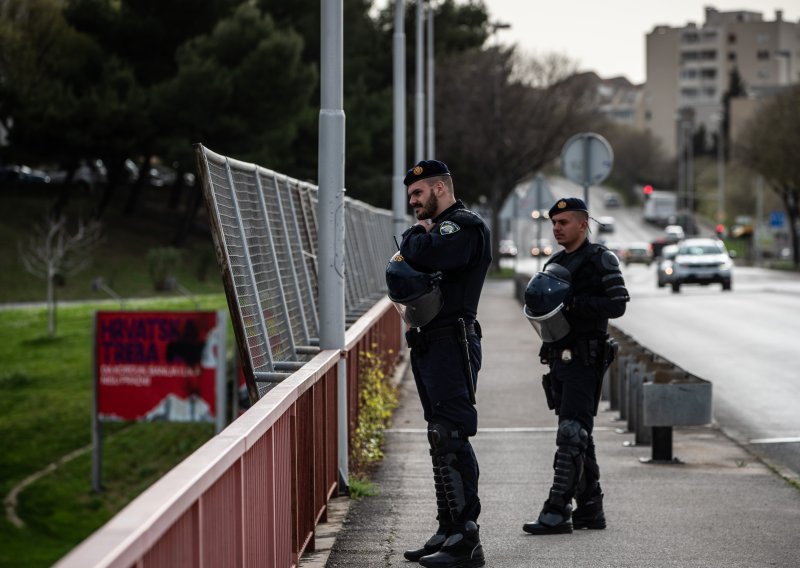 Do kraja utakmice u Splitu privedena 52 navijača