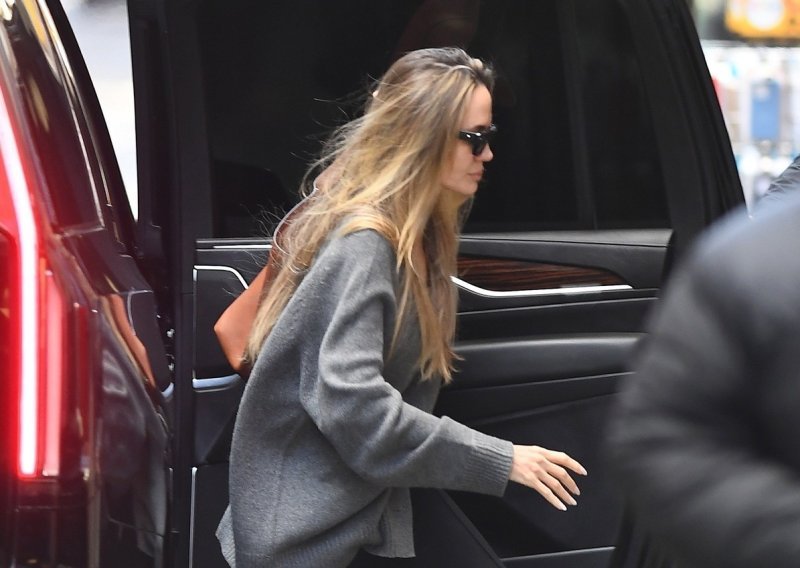 Jesu li ovo najbizarnije cipele Angeline Jolie dosad?