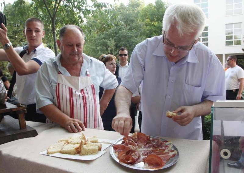 Josipović protiv uhićivanja zbog zviždanja i Linićevih drastičnih mjera