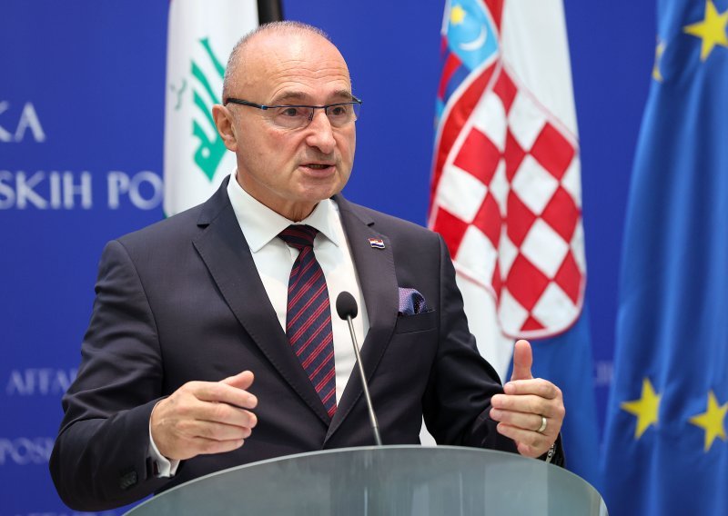 Mađar u NATO-u dijelio nacionalni atlas u kojem je Hrvatska spala na Liku i Gorski kotar
